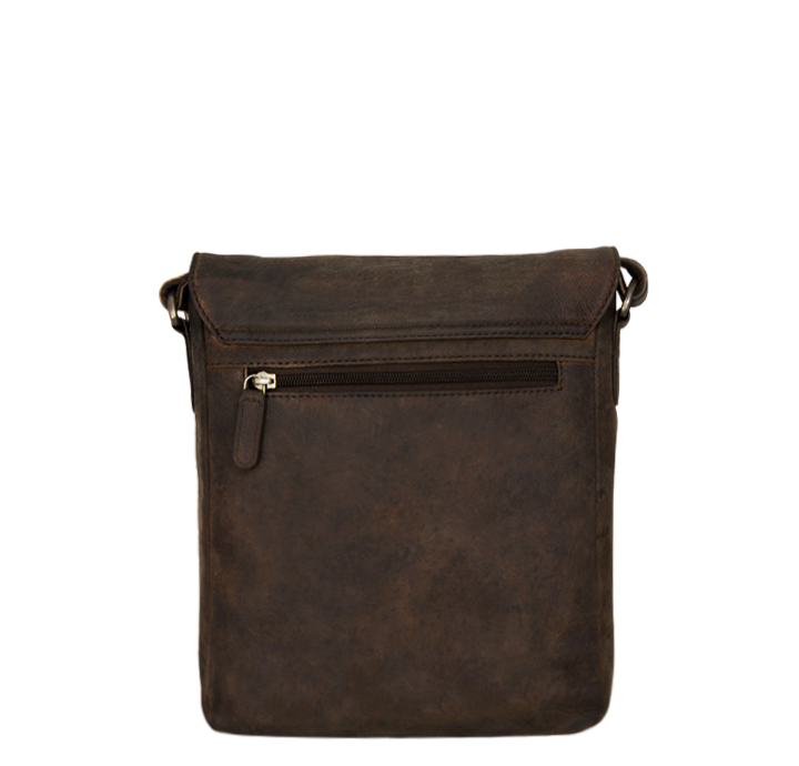 Crossbody taske med lang skulderrem i mørkebrunt bæredygtigt læder  