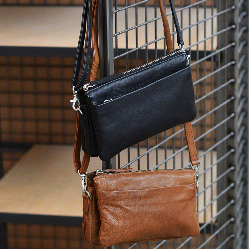 Skuldertaske i sort klassisk læder bæredygtig crossbody taske