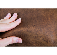 Mørkebrun lille kortholder med struktur og lynlås i naturligt læder  