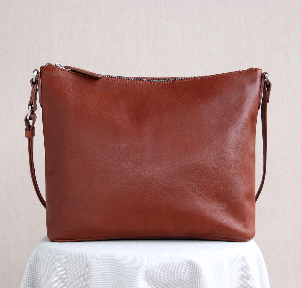 Prado - Stilren skuldertaske i brunt læder