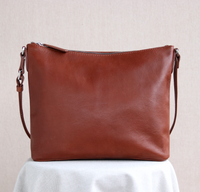 Prado - Stilren skuldertaske i brunt læder