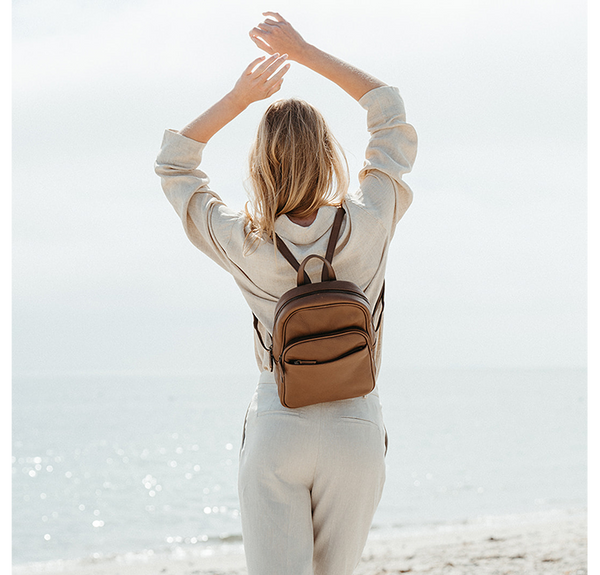 Lille, smart rygsæk i brunt læder til damer -895kr. – BIRKMOND