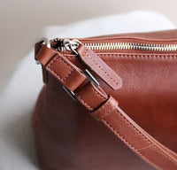 Prado - Stilren skuldertaske i brunt læder