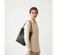 Vione - Skuldertaske til damer i læder, sort