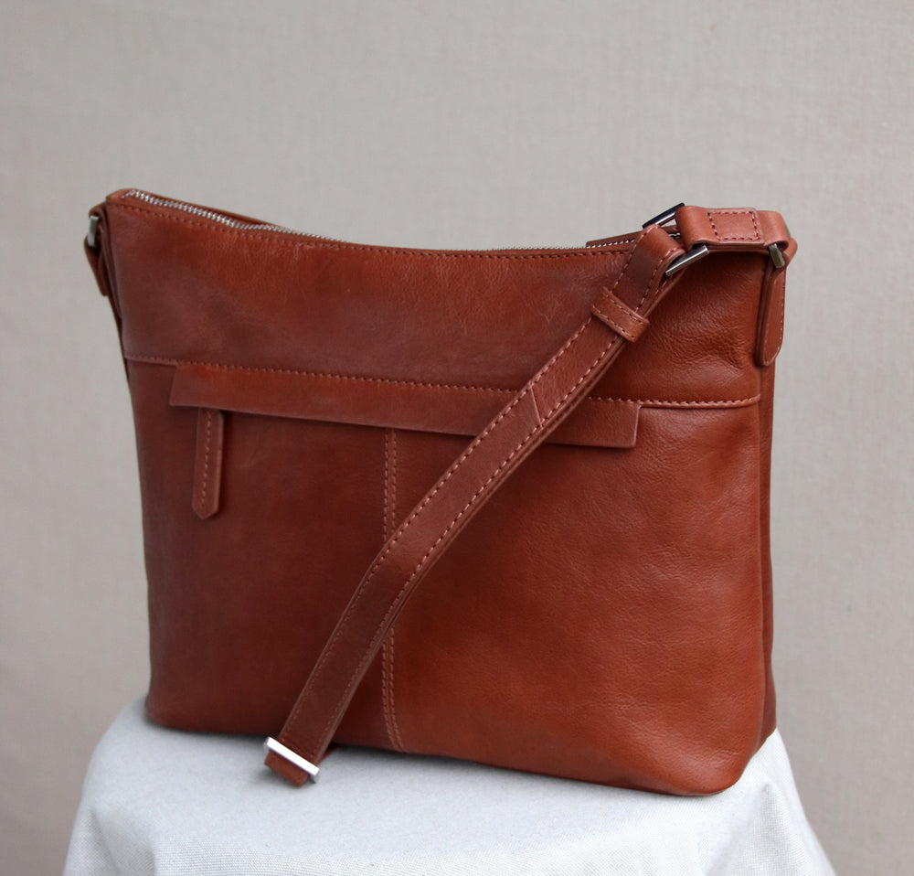 Prado - Stilren skuldertaske i brunt læder