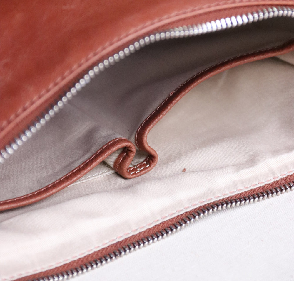 Prado - Stilren skuldertaske i brunt læder