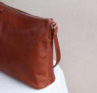 Prado - Stilren skuldertaske i brunt læder