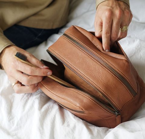 Raffles stor -  Flot toilettaske i læder, brun