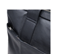 Computertaske i sort læder med lynlås lomme foran 