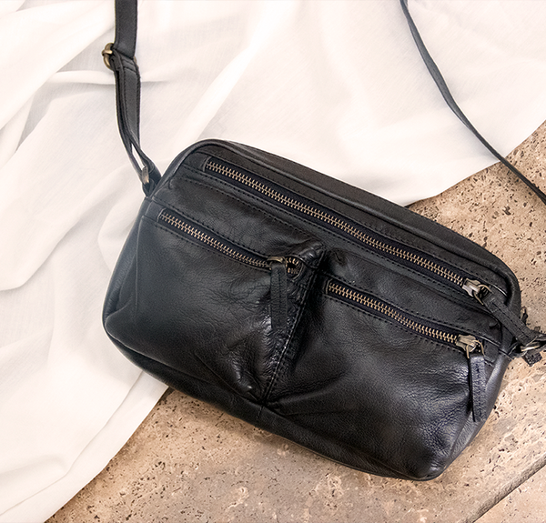 Hverdags skuldertaske i sort skind bæredygtig læder dametaske