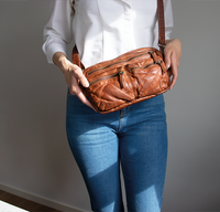 Taske dame i ægte bæredygtigt brunt læder rummelig skuldertaske til hverdag 