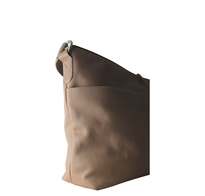 Beige lædertaske i naturligt læder med struktur
