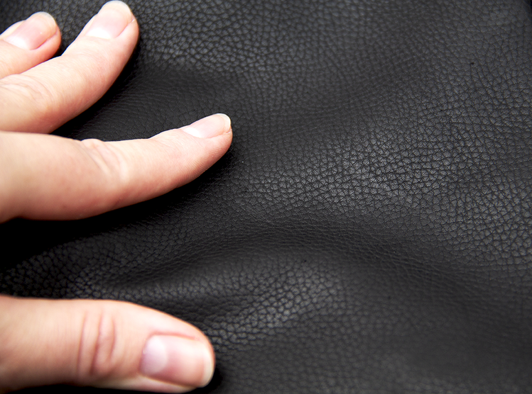 Rejsetaske i bæredygtigt sort ægte læder weekendtaske med naturlig struktur