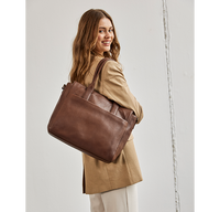 Computertaske til damer i mørkebrunt læder 