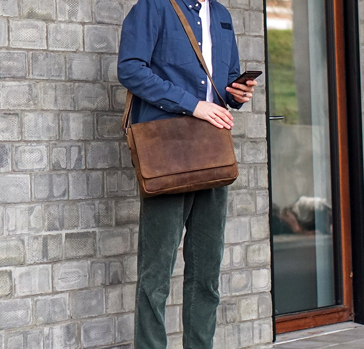 Overskrift konkurrenter betale sig Messenger computertaske i læder, Mørkebrun -1495kr. – BIRKMOND