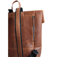 Brun rustik rygsæk med lynlås lomme bagpå