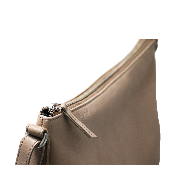 Skuldertaske i læder med lynlåsluk til damer lys beige