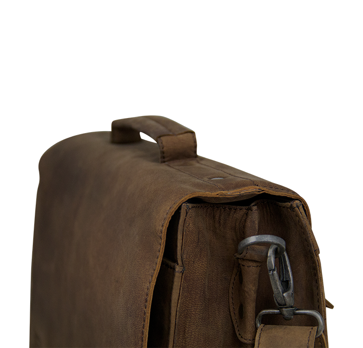 Mørkebrun stor computertaske med håndtag og lang skulderrem i mørkebrunt læder
