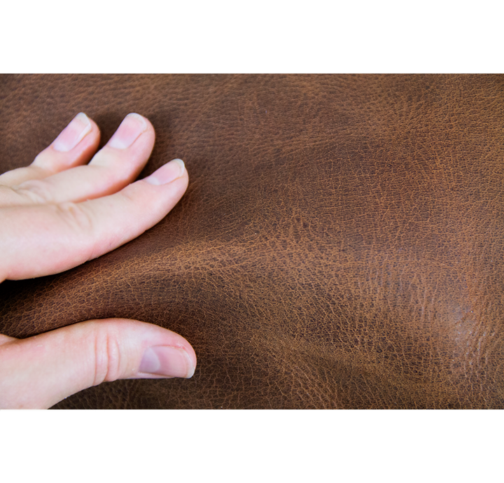 Taske i kraftigt rustik brunt læder 