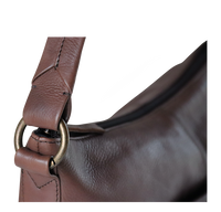 Mellemstor lædertaske i mørkebrun med aftagelig skulderrem