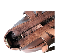 Lædertaske i mørkebrun med lynlåsluk