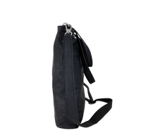 Skuldertaske i sort læder med lang skulderrem til crossbody