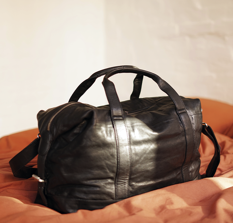 Lille weekendtaske håndbagage til dame og herre unisex rejsetaske i ægte sort læder 