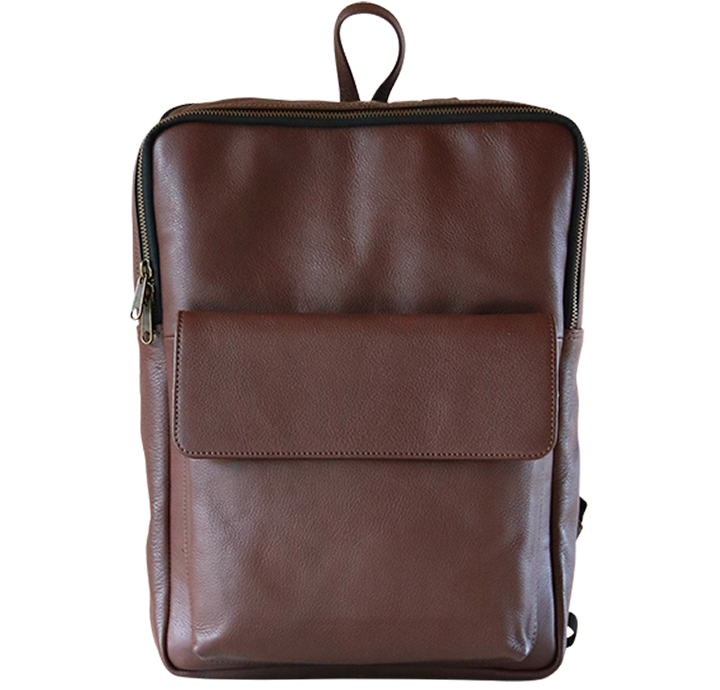 Stor brun rygsæk i læder med lynlås og lomme foran
