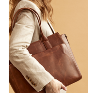 Computertaske i brunt læder med plads til 15" pc 