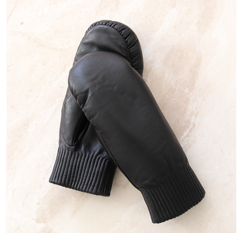 Luffer i sort lammeskind med plysfor og elastik bånd 