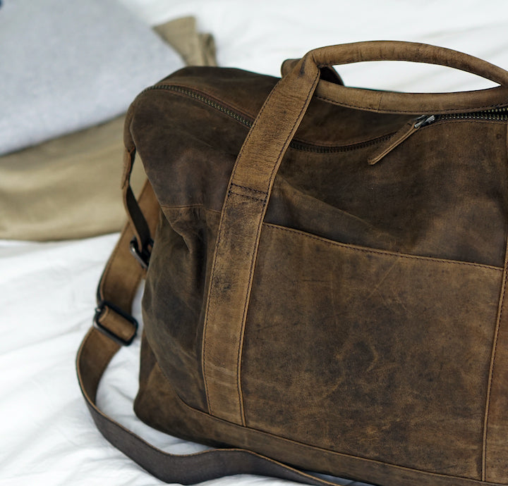 Lille rejsetaske i rustik mørk læder håndbagage weekendtaske i blødt skind