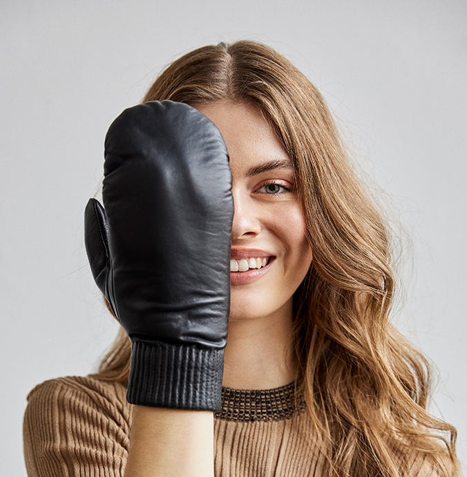 Sorte luffer i lammeskind 